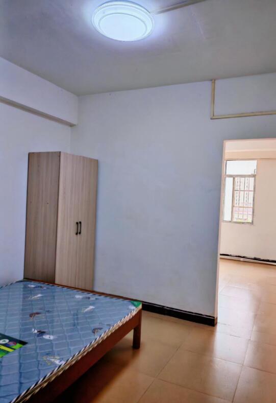 龙景区 大单间一房一厅400-500闷租 龙景区 大单间一房一厅400-500闷租