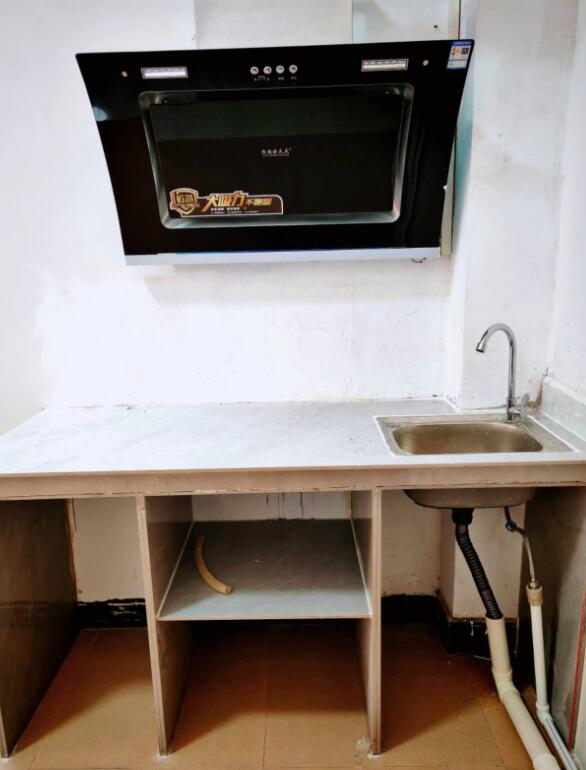 龙景区 大单间一房一厅400-500闷租 龙景区 大单间一房一厅400-500闷租